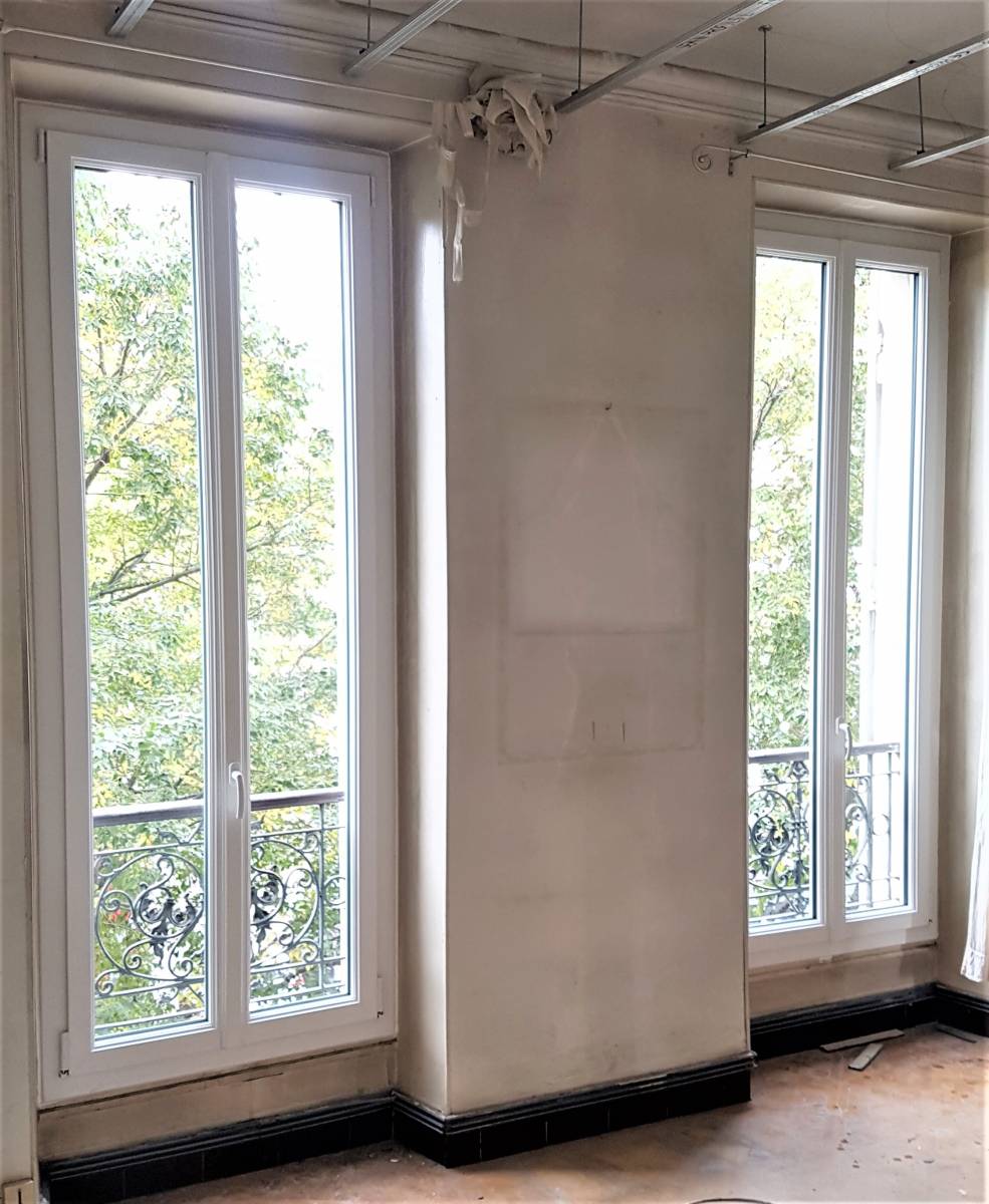 Grandes fenêtres de rénovation en PVC blanc à Marseille