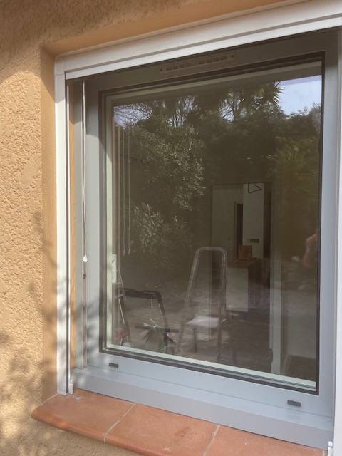 fenêtre 1 vantail en aluminium laqué blanc 