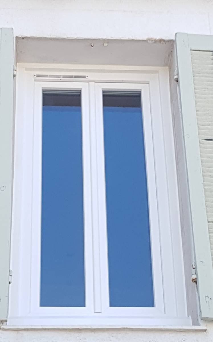 fenêtre en PVC balnc à 2 battants à Aubagne