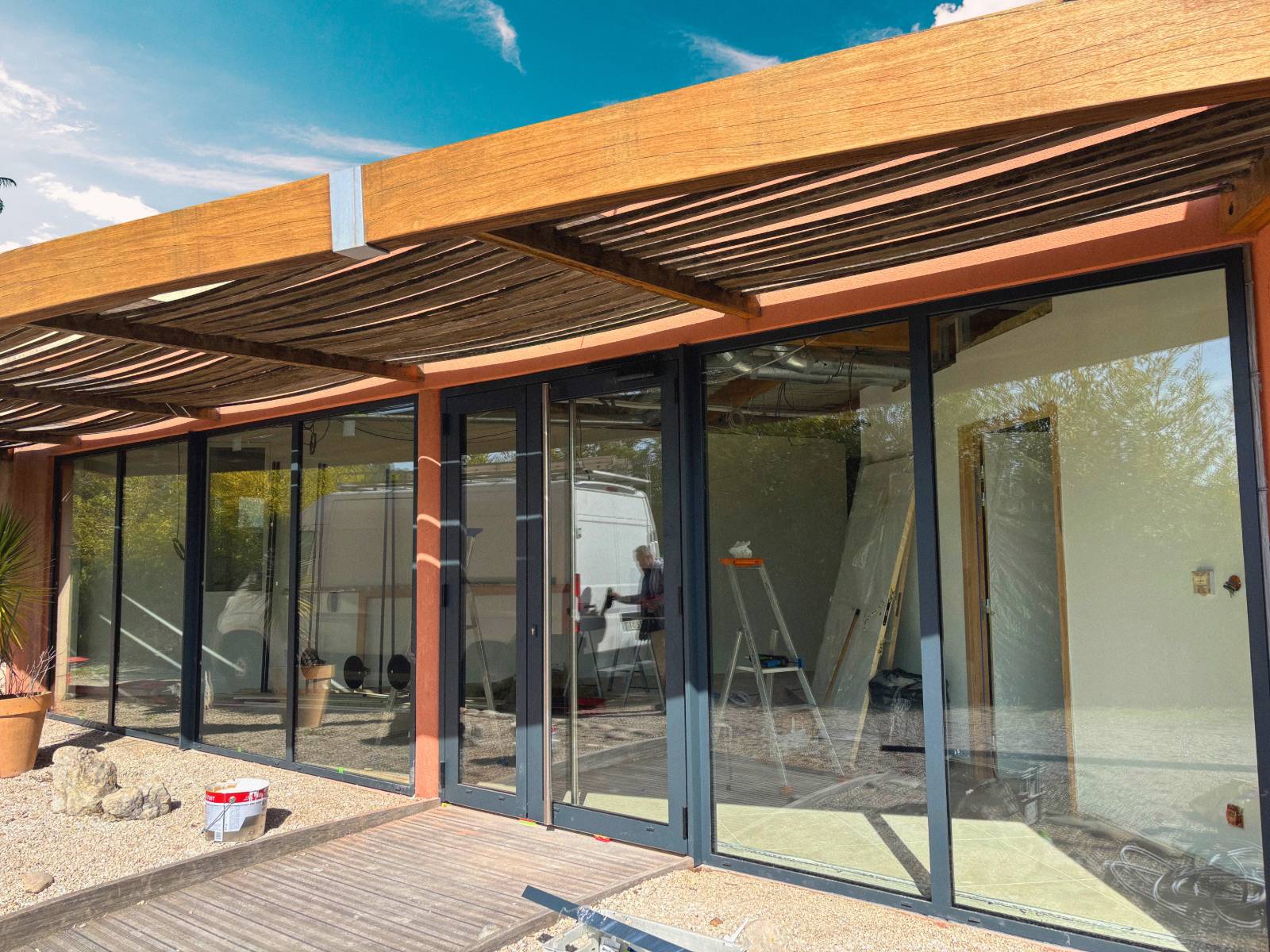 Installation de Fenêtres Aluminium Haut de Gamme à Fuveau (Proche Marseille) | Expert RGE