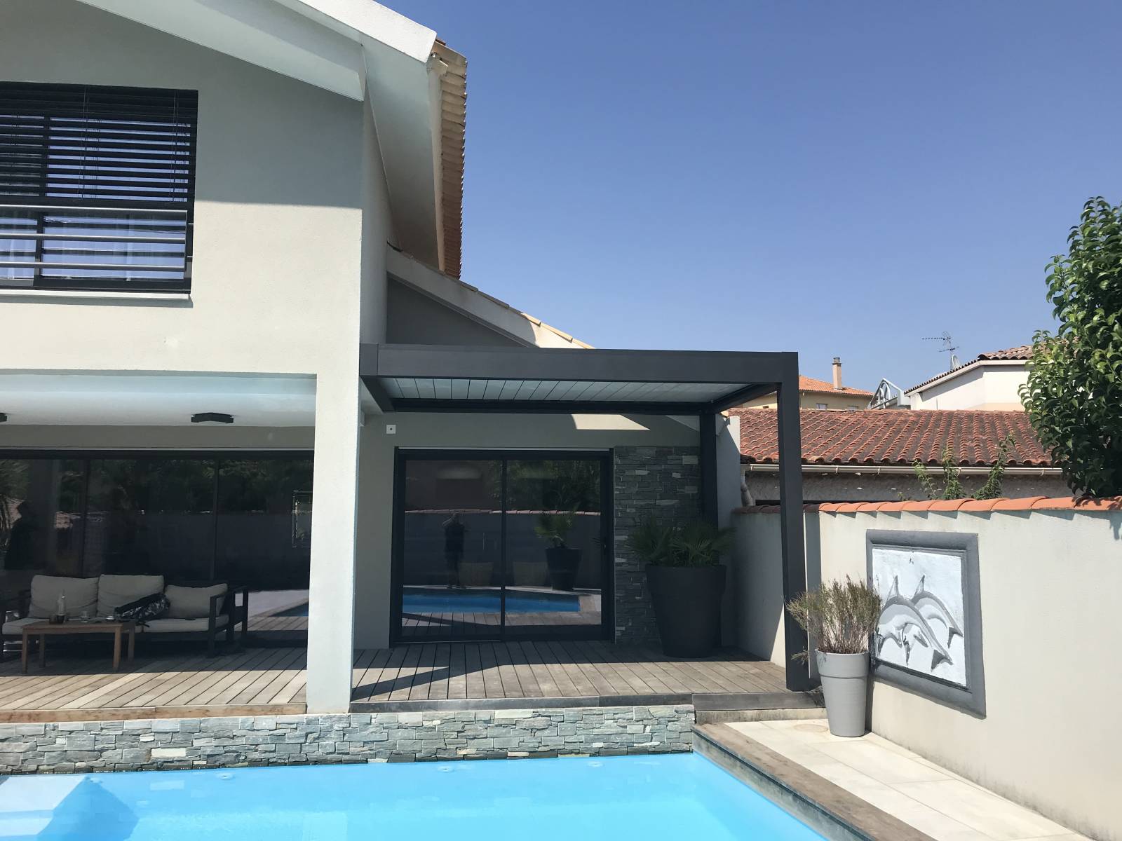 pergola à lames orientables avant la pose des stores