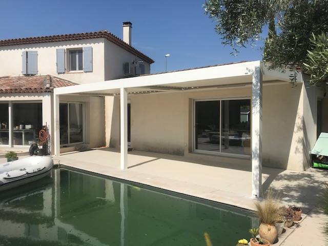 pergola bioclimatique à double module sur une terrasse de La Ciotat