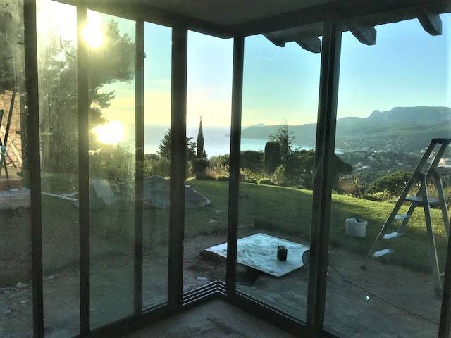 Vente et installation d'un châssis coulissant d'angle en aluminium à Cassis