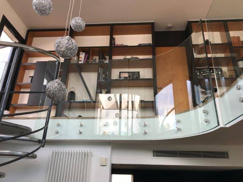 Vente et Pose de Garde-Corps en Verre Bombé par Alberstore à Marseille