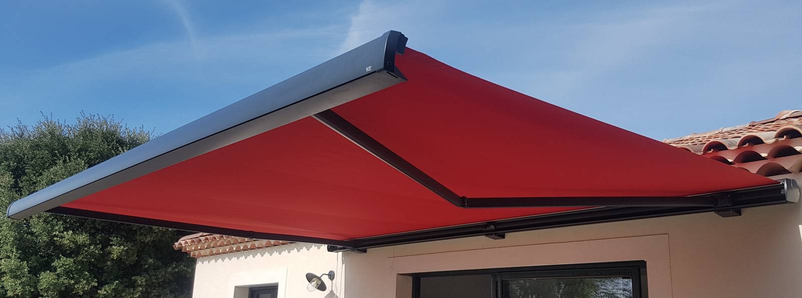 Store coffre intégral en position ouverte