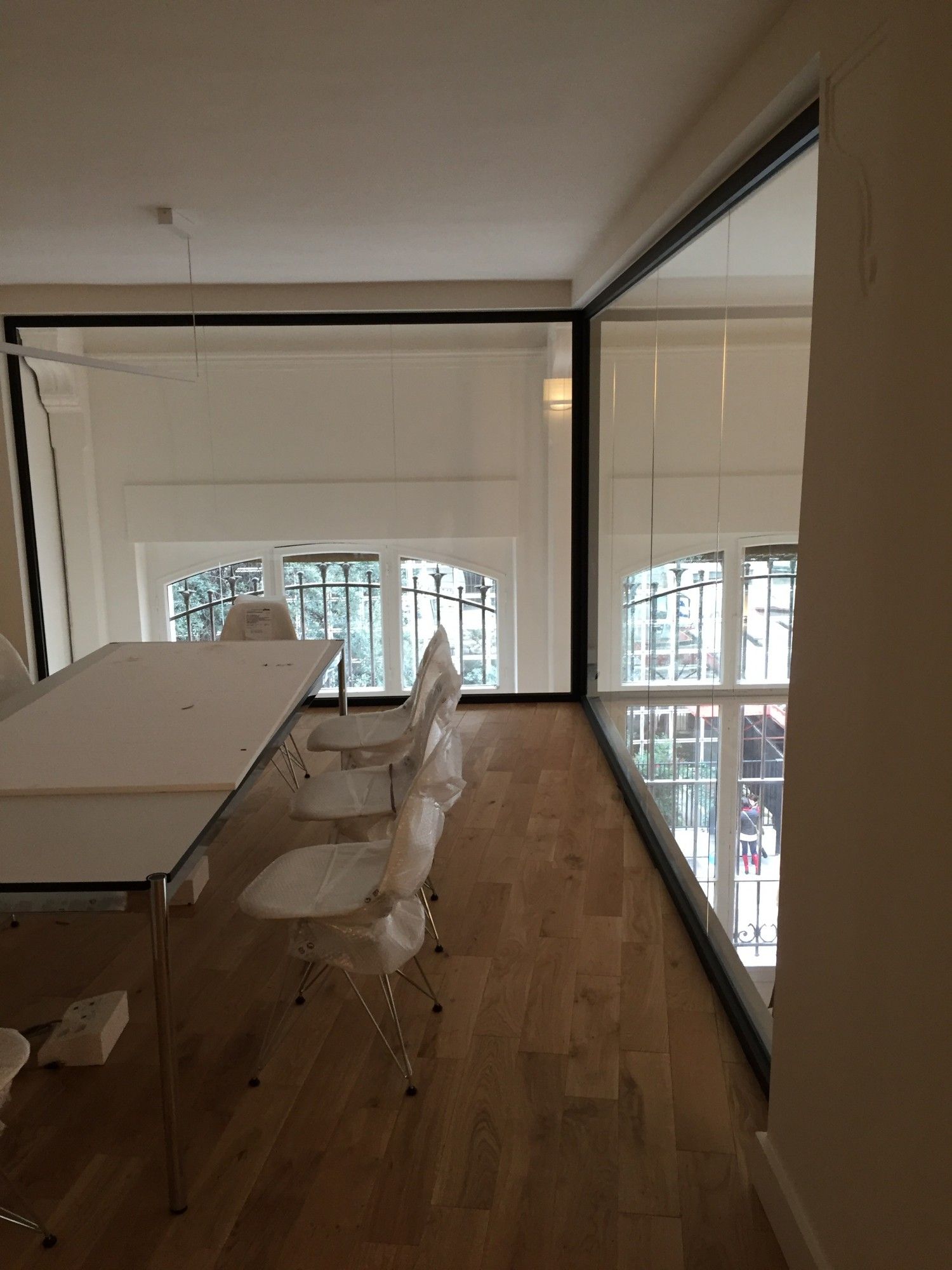 Cloisons de verre sur mesure pour bureaux à Marseille | Expertise Alberstore