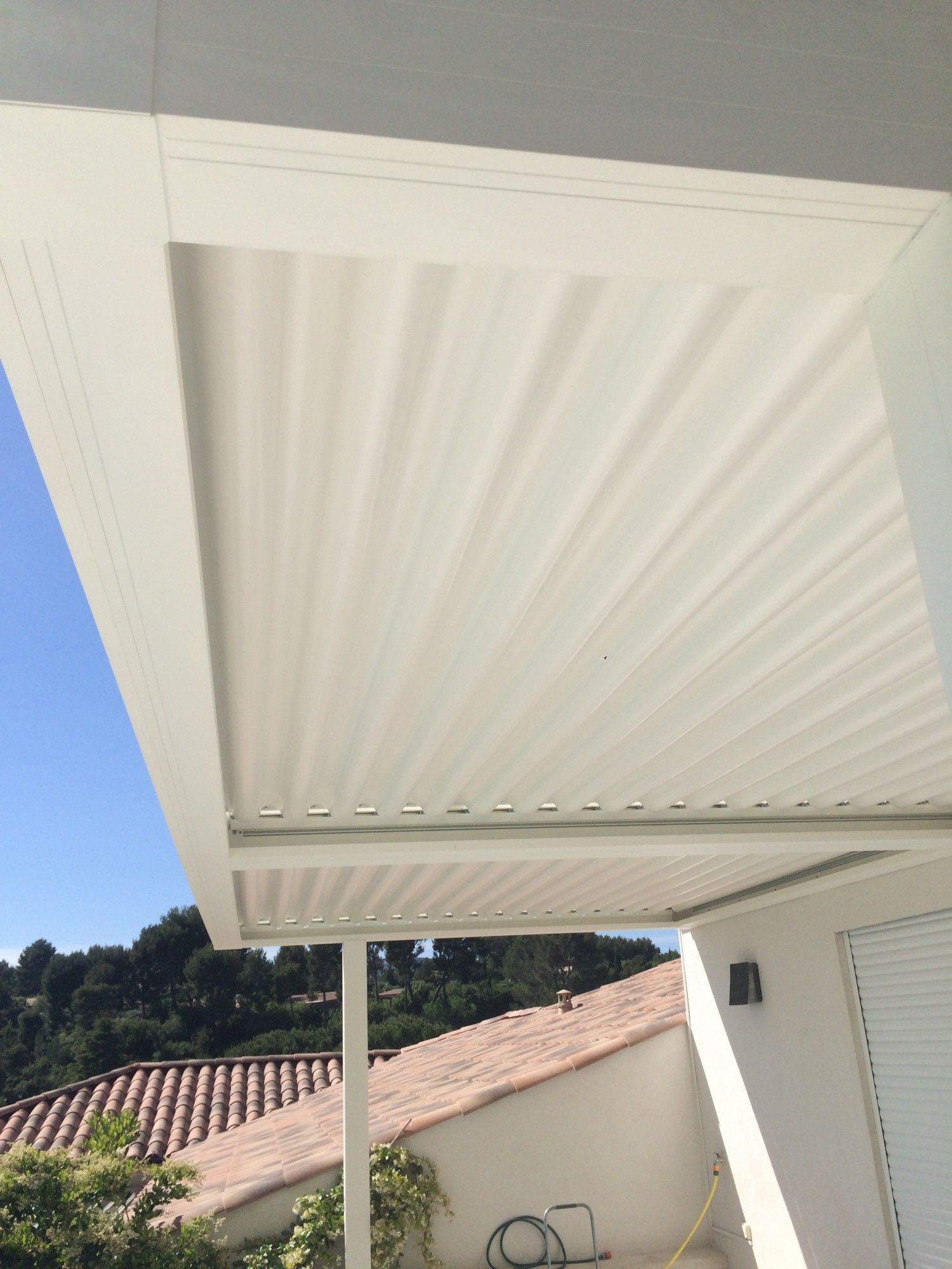 pergola bioclimatique en position fermée