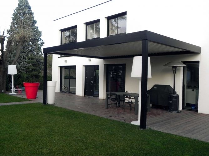 Pergola à lames orientables en 1 seul module avec 2 pieds: