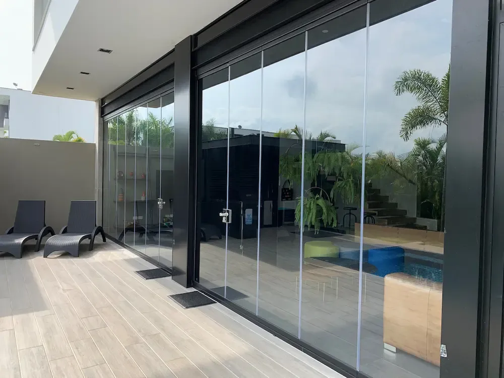 pose de rideau de verre sur mesure près de toulon dans le var