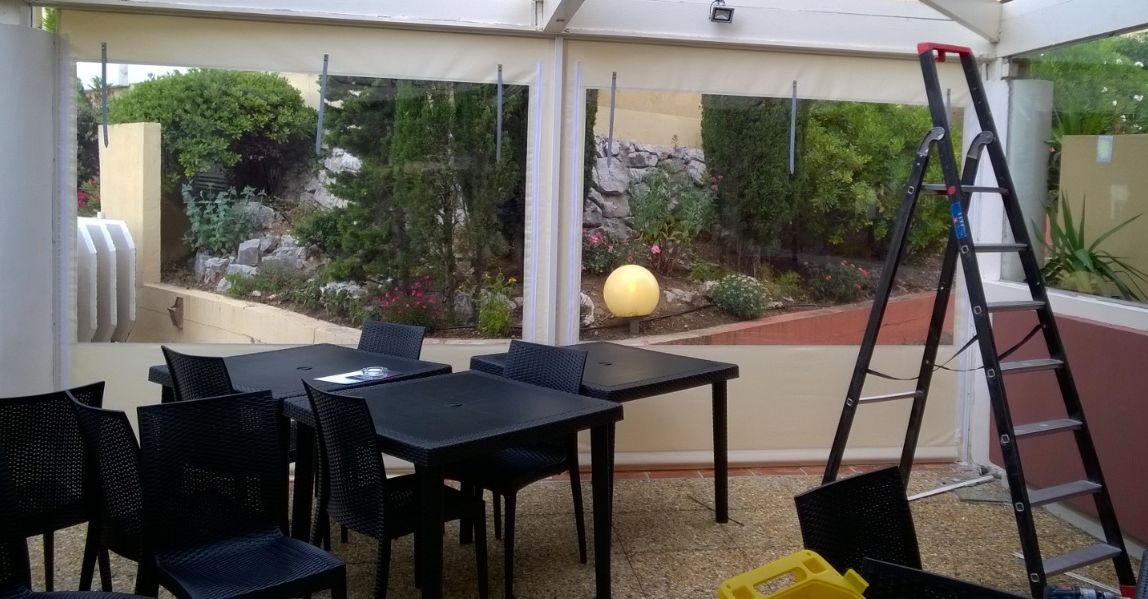 véranda en toile PVC et acrylique créée par Alberstore à Cassis