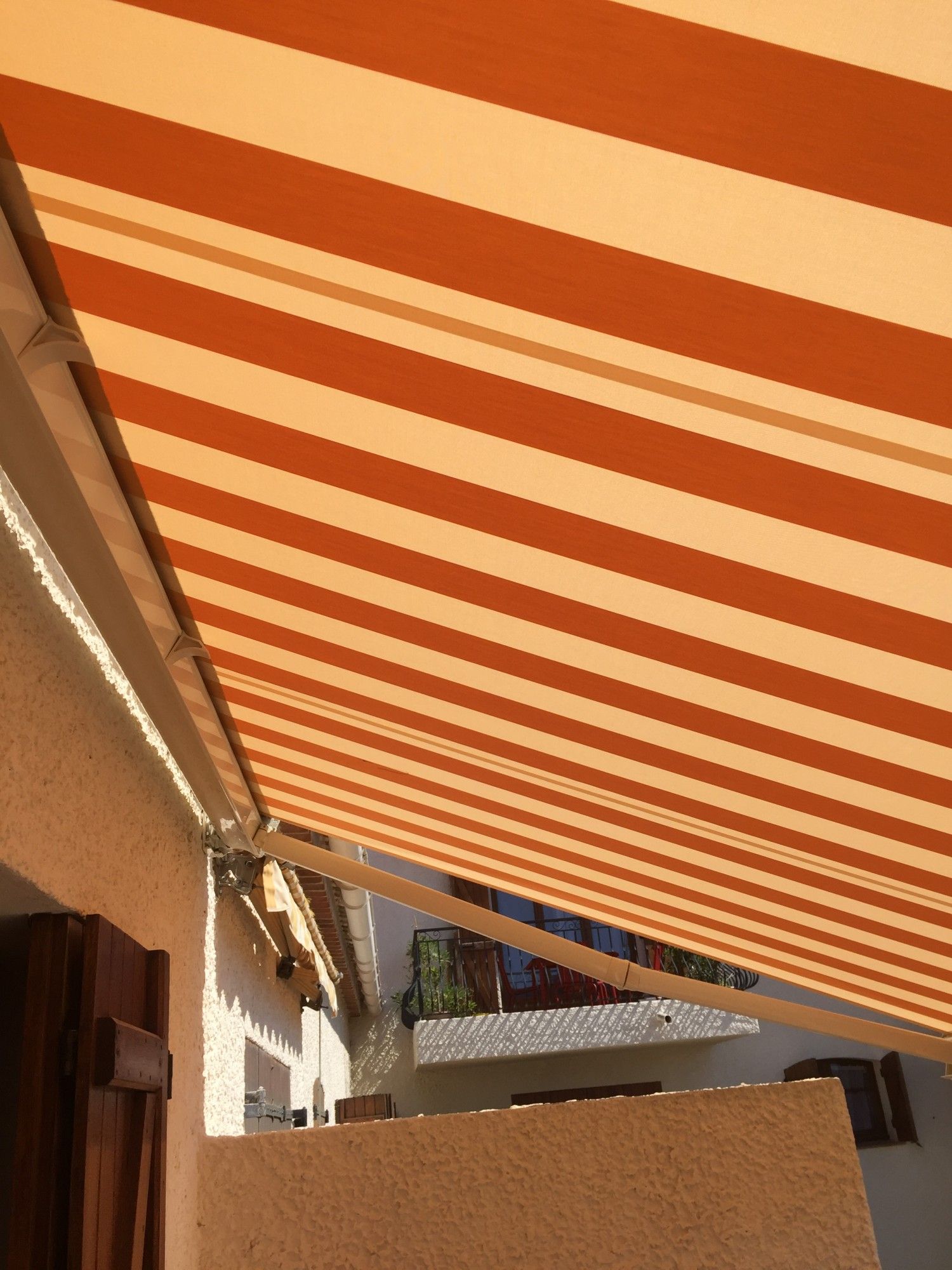 Pose d'un store coffre modèle Compacto chez un particulier de Marseille