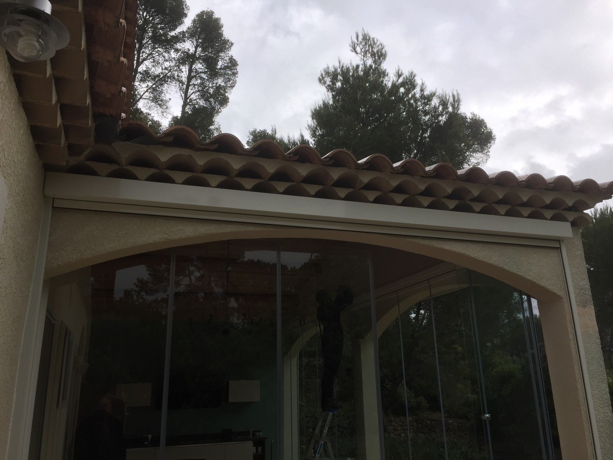 Fourniture et pose de stores extérieurs verticaux à coffres à Aubagne