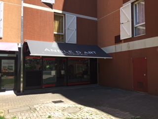 Changement de toile sur un store existant avec peinture en lettres à Plan de Cuques