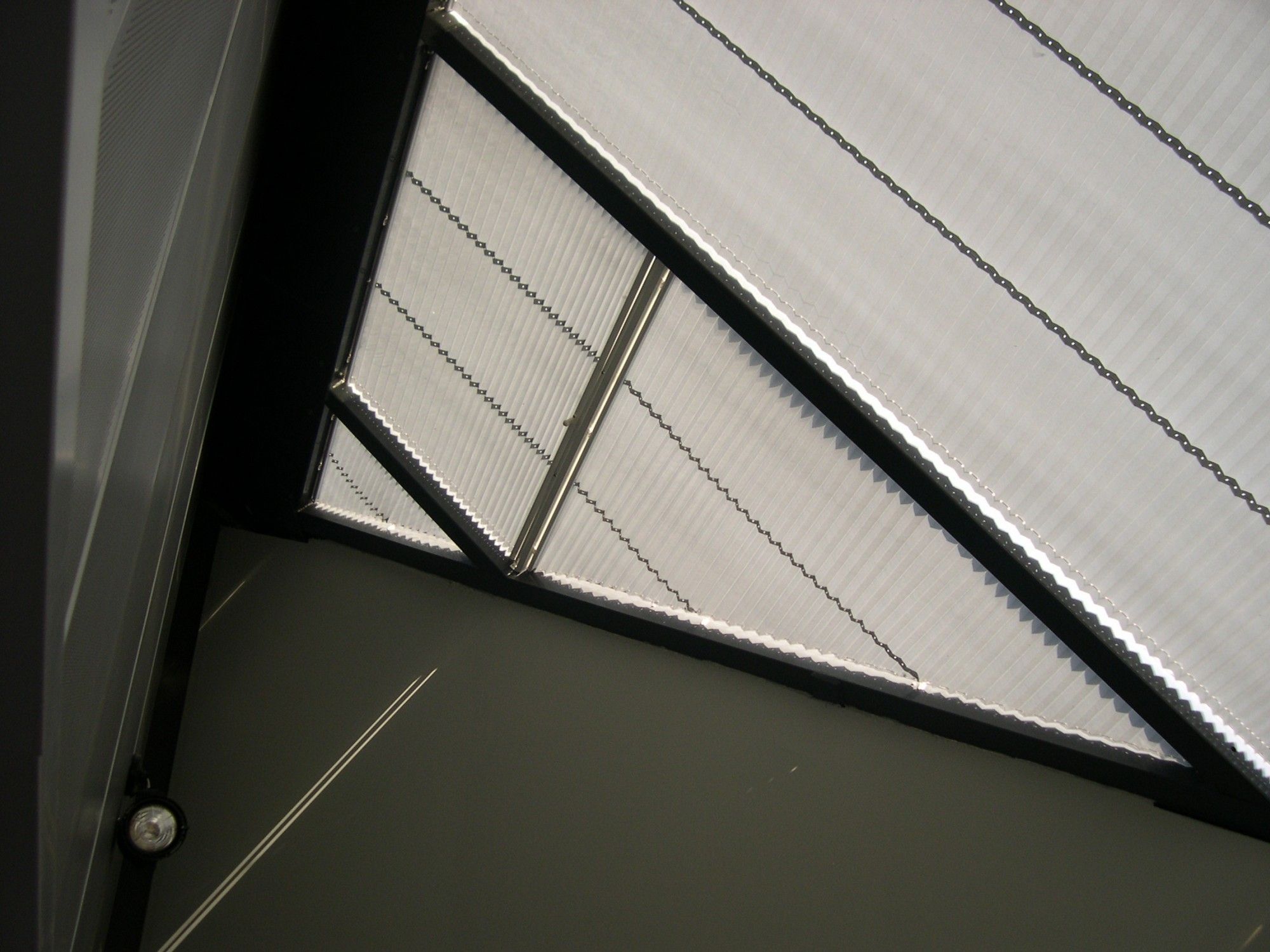 stores plissés de toiture et forme spéciale à La Penne/Huveaune