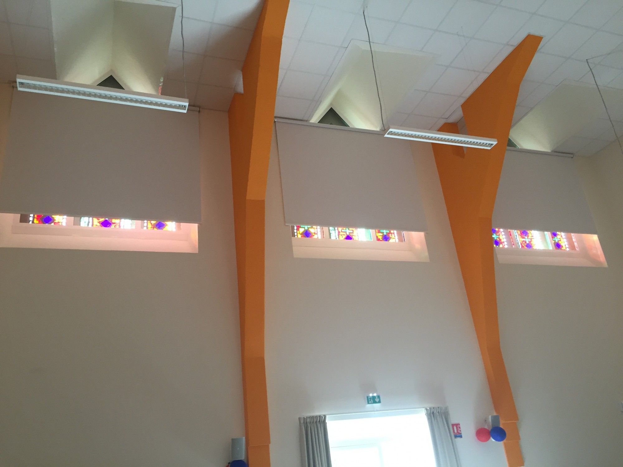 Pose de stores enrouleurs à 7 mètres de hauteur dans une maison de retraite de Marseille