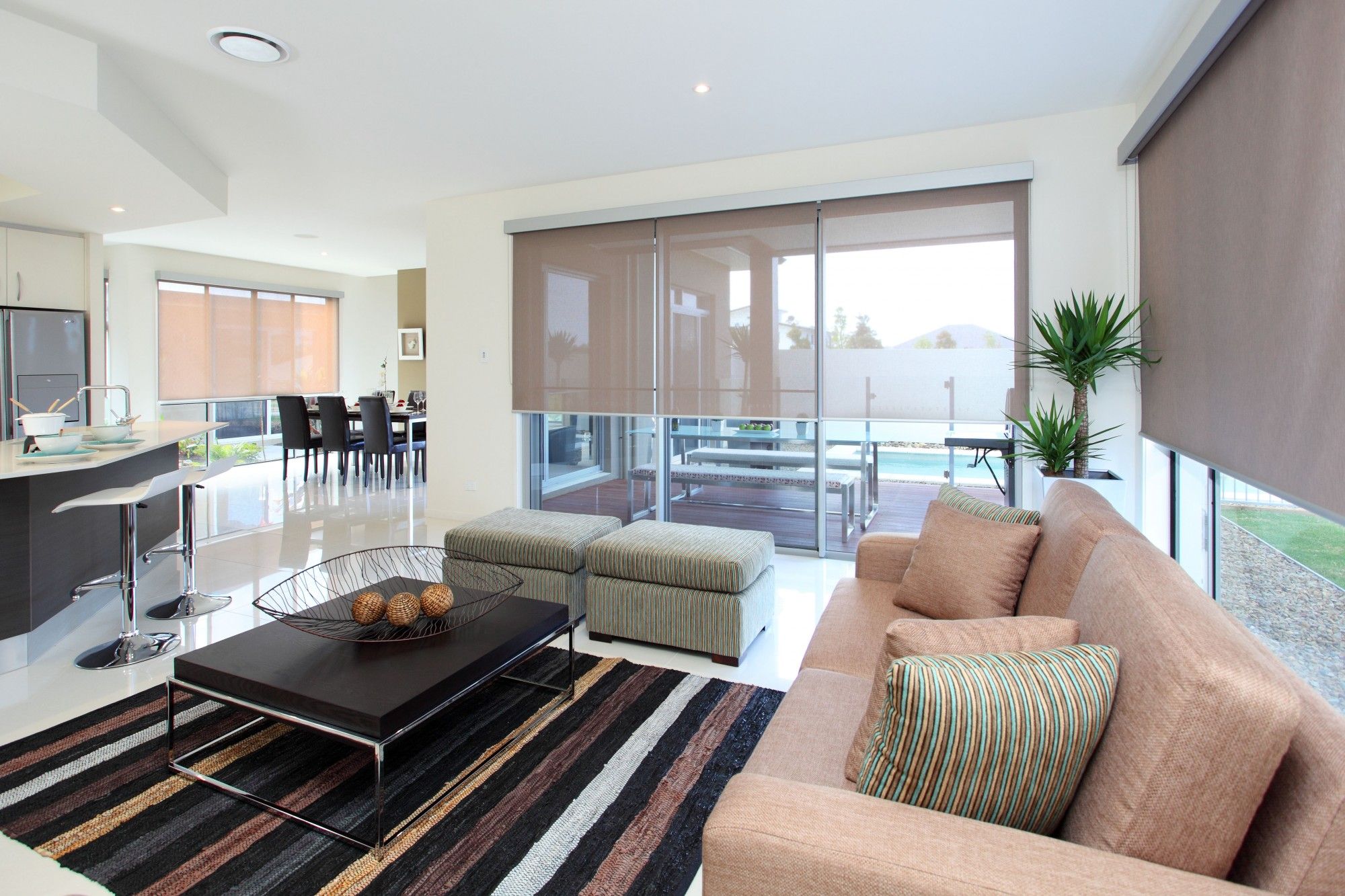 Stores enrouleurs : c’est vous qui choisissez les options …..