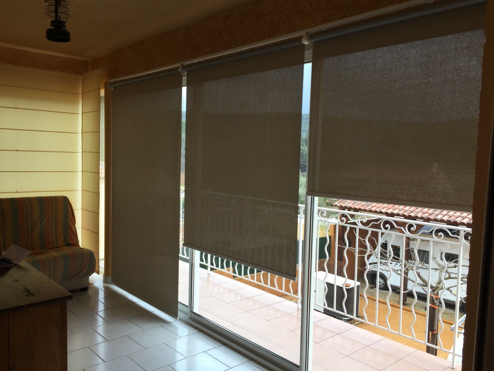 Fourniture et pose de stores enrouleurs d'intérieur en toile Microperforée à Aubagne