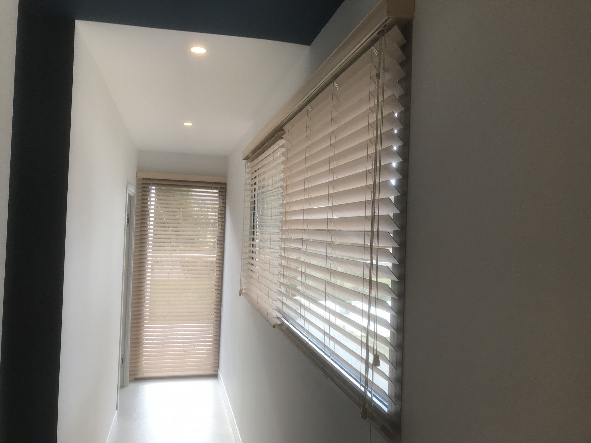 Pose de stores vénitiens bois en Bambou chez un particulier de Marseille